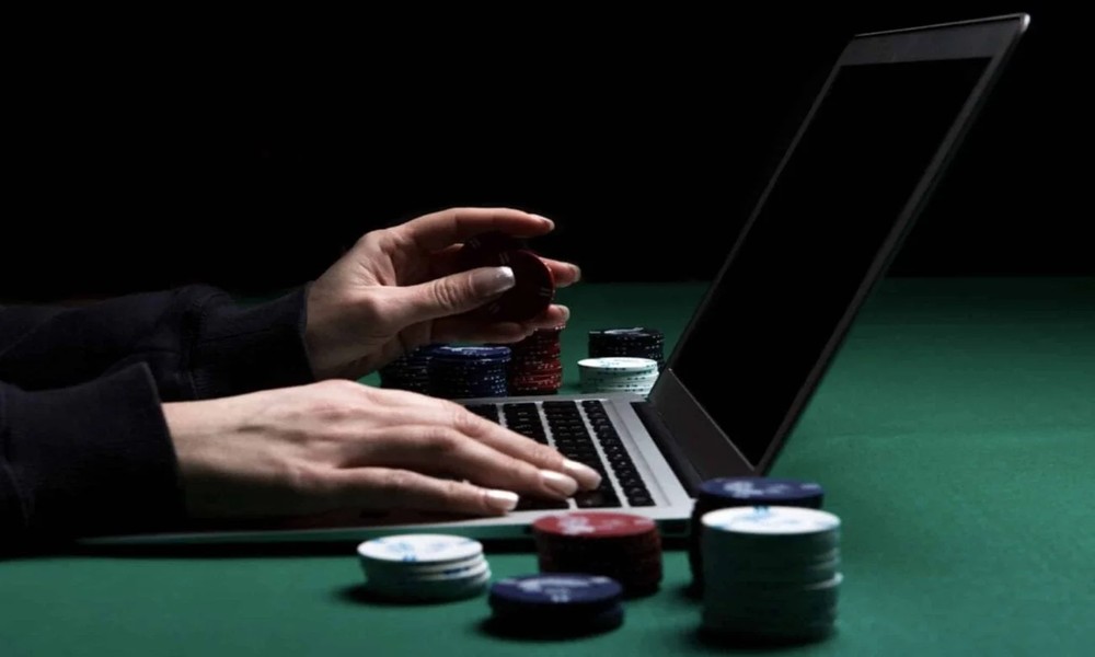 What preserves positions temporarily through symbol locking in an online casino?